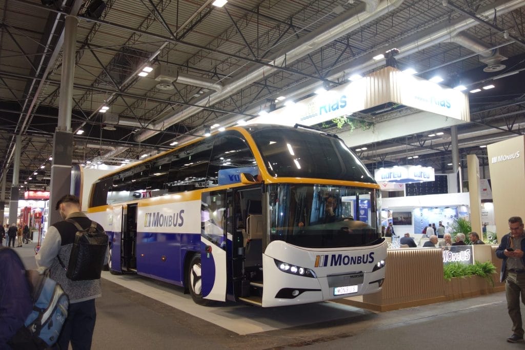El Grupo Monbus, especializado en todo tipo de servicios de transporte, presentó en FITUR sus novedades y un flamante autocar Neoplan.
