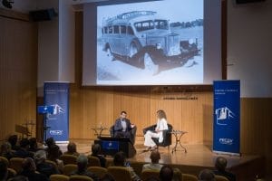 La patronal catalana del transporte presenta el primer libro sobre la historia del autobús en Cataluña